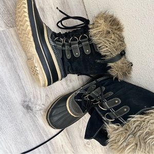 Women’s size 9 Sorel Joan of arc snow boots